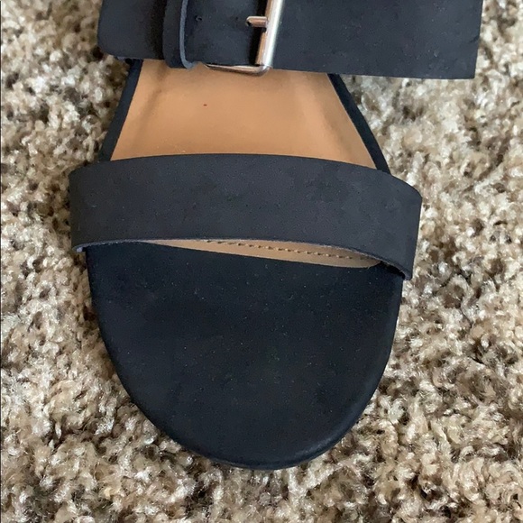 Cute black strap sandals . - Picture 5 of 12